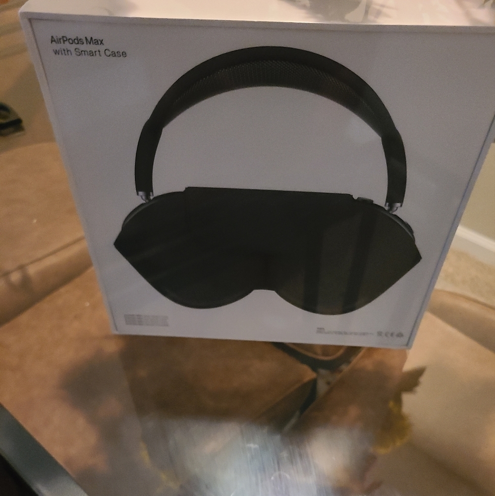 Airpod Max - Picture 2 of 2